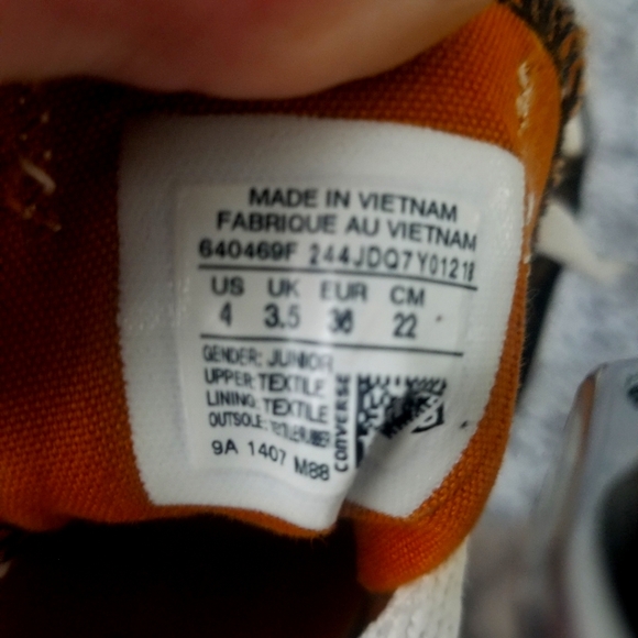 Chuck Taylor cheetah print Converse Juniors size 4 - Picture 7 of 7